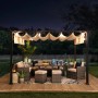 Weiße Sunjoy Pergola Giona aus Stahl (363x277cm) mit beigem Stoffdach und Gartenmöbeln auf einer Holzterrasse.
