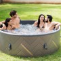 MSpa Frame Whirlpool Mono AirJet mit vier Personen im Garten, Hydromassage und modernem Design.