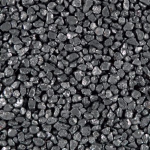 Terralith Metallic Steinteppich Schwarz, 4-6 mm Körnung. Dunkle, metallisch schimmernde Steine für Außenbodenbelag.