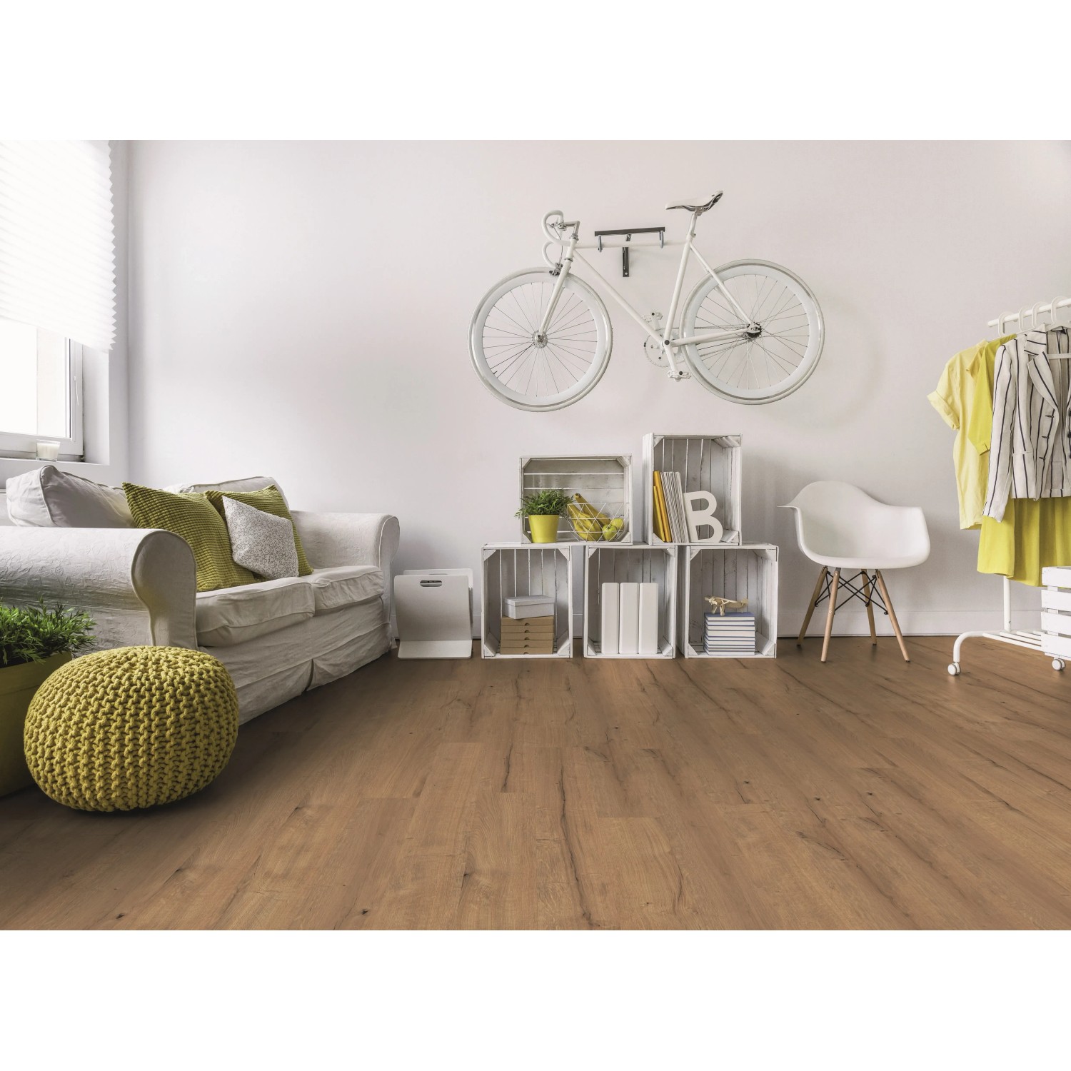 Kaindl Laminat Aqualine Eiche Zermatt Vispa im Wohnraum. Wasserresistenter Laminatboden in Holzoptik.