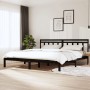 Schwarzes Massivholzbett (200x200 cm) mit Lattenrost und Kopfteil im Schlafzimmer.