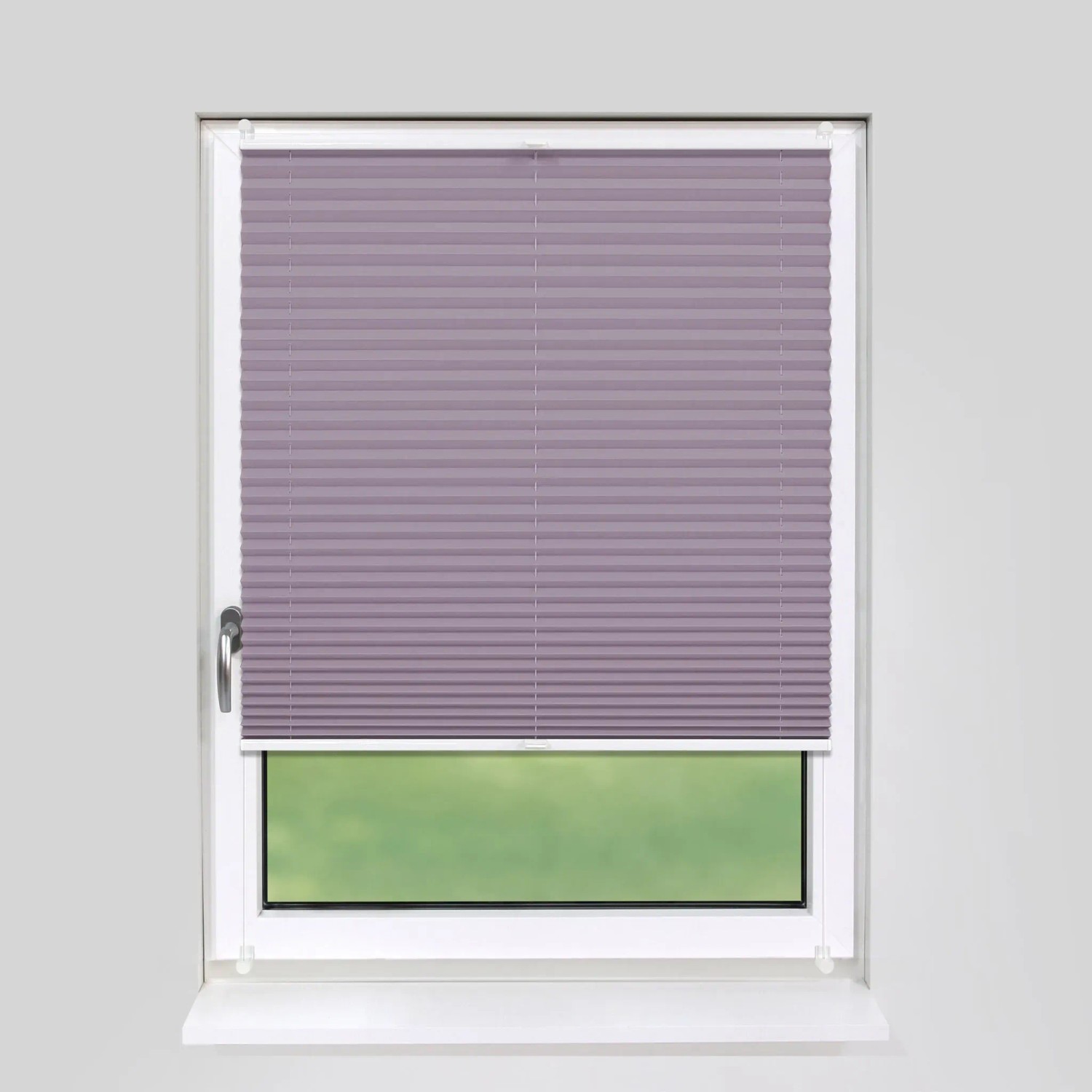Fliederfarbenes Plissee 90x210 cm am Fenster, blickdicht und ohne Bohren montiert.