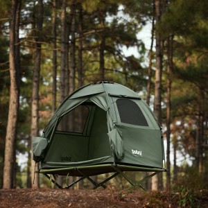 Grünes SoBuy 3in1 Campingzelt für 1 Person mit Feldbett und Moskitonetz im Outdoor-Bereich.