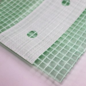 Aquagart Gitterfolie, transparent mit grünem Gitter, verstärkter Rand mit Ösen, 2m breit.