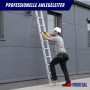 PROREGAL Anlegeleiter Economy Plus mit Mann auf Sprosse vor grauer Wand.