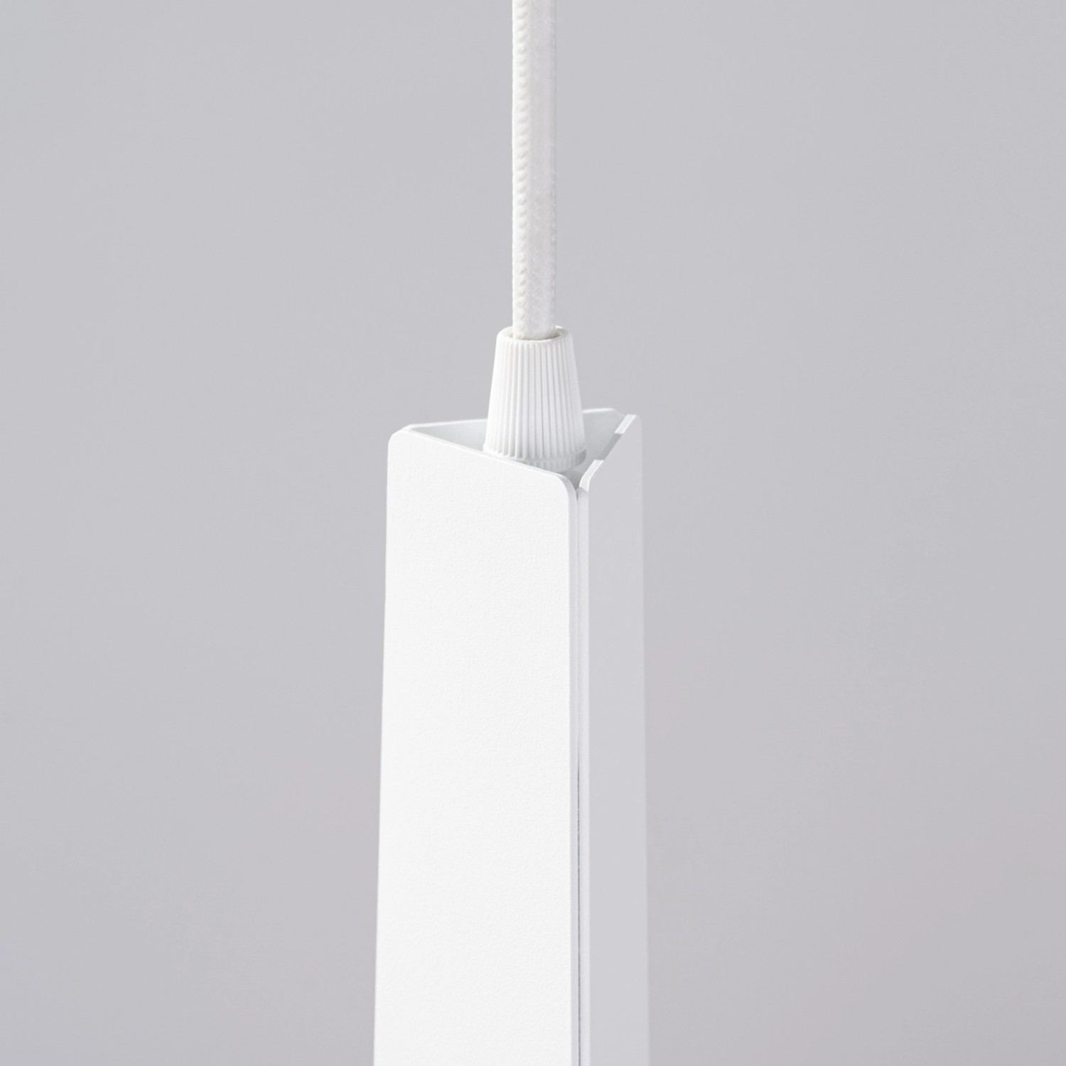 Weiße Sollux Lighting Hängeleuchte Prysm 1 aus Stahl, minimalistisches Design.