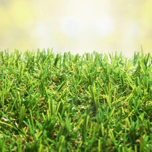 Nahaufnahme des Kunstrasens Cambridge, 25mm hoch, UV-beständig, ideal für Balkon und Terrasse.