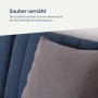 Bestlivings Kissenhülle Joy 60x60 cm, grau, auf einem Sofa. Dekokissen für Wohnzimmer und Garten.