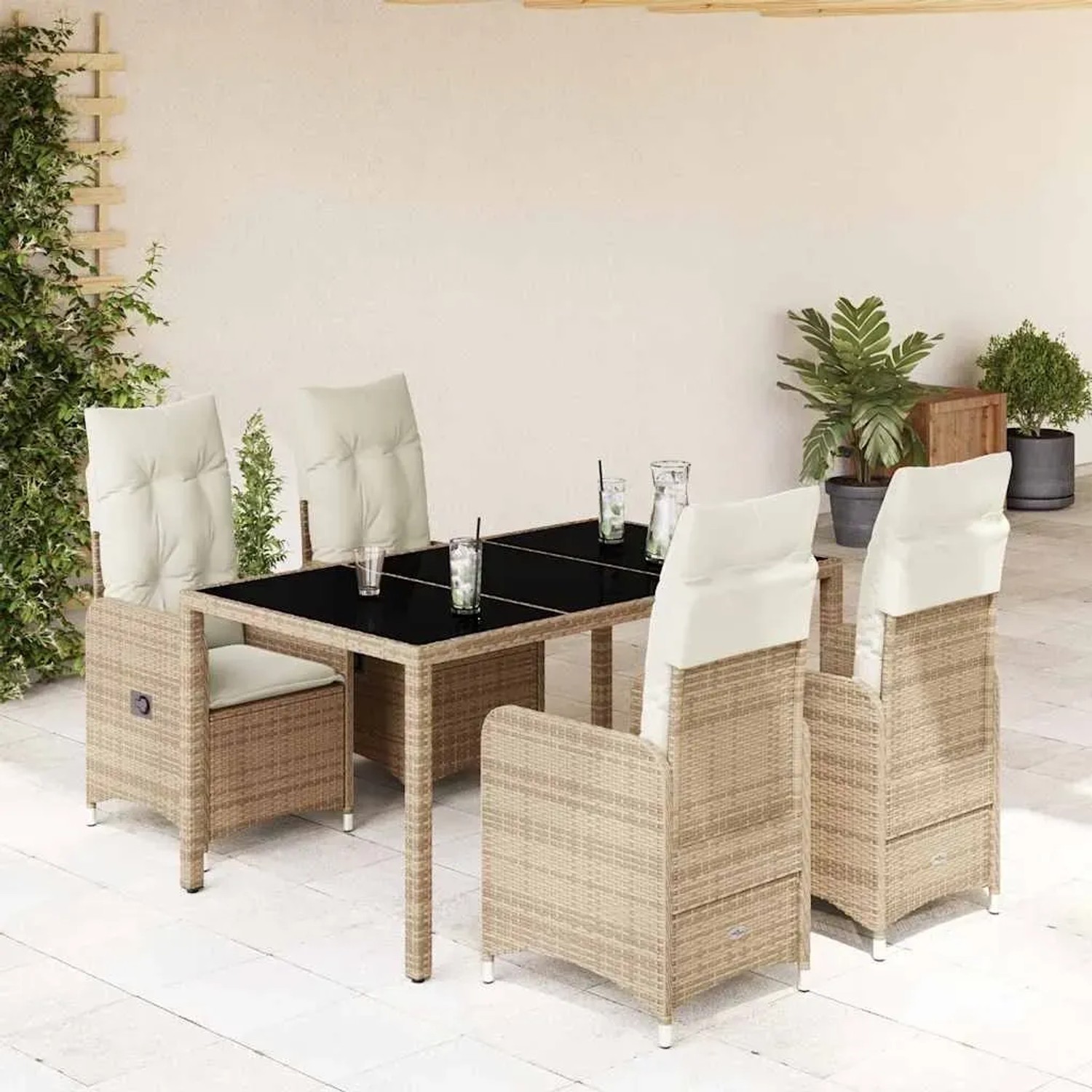 Beiges 5-tlg. vidaXL Garten-Bistro-Set mit Kissen, Rattan-Optik und Glasplatte.