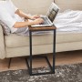 Vasagle Beistelltisch in C-Form, braun-schwarz, mit Laptop am Sofa.