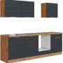 Moderne Küchenzeile in Grau und Wotaneiche, 240 cm breit, ohne E-Geräte.
