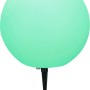 Weiße Globo Außenkugelleuchte TOULA mit Erdspieß, Kunststoff. Gartenstrahler für den Außenbereich.