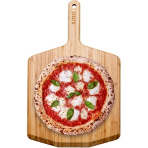 Ooni Pizzaschieber und Servierbrett aus Bambus (40 cm) mit Pizza.