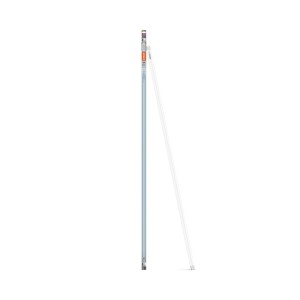 Zwei Osram LED-Leuchtmittel T8 Röhren, weiß, eine aufrecht, eine angelehnt. G13 LED-Leuchtstofflampe für neutralweißes Licht.