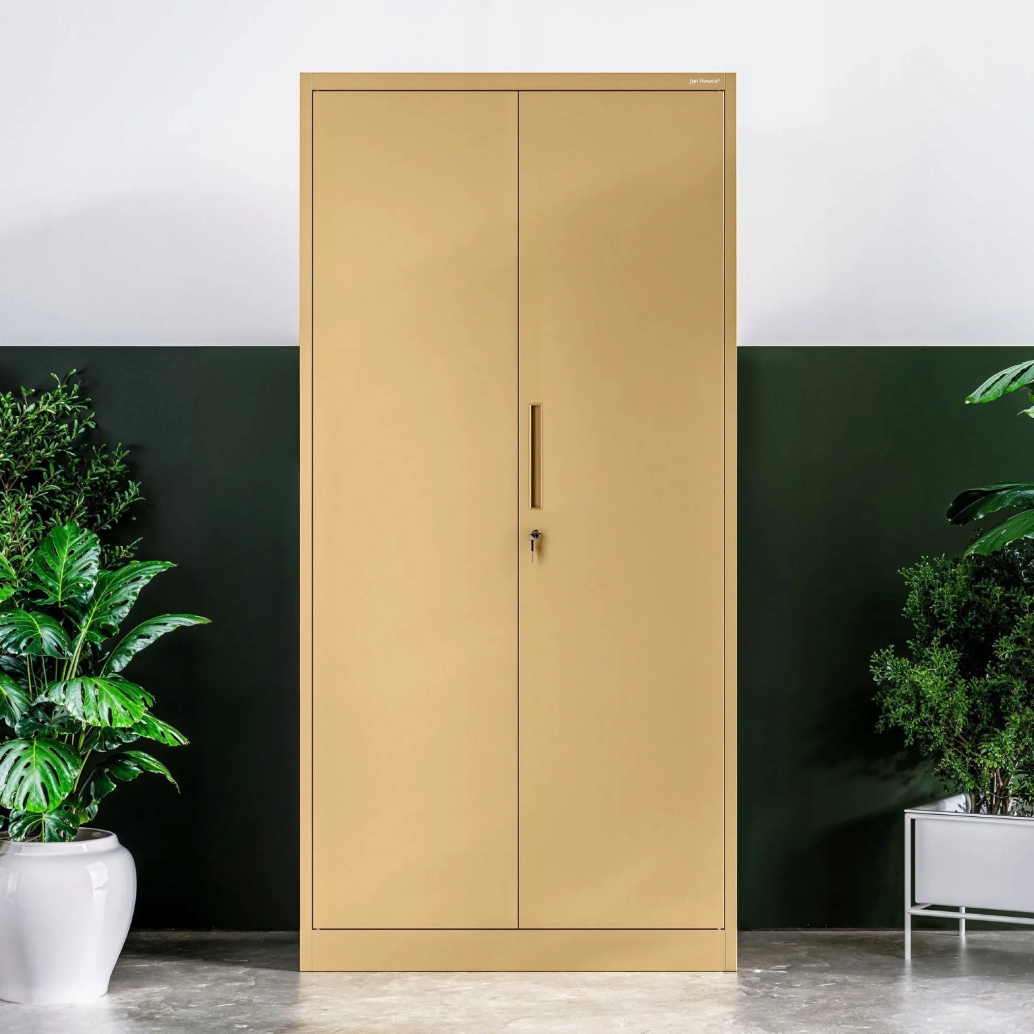 Beiger Jan Nowak Mehrzweckschrank Dawid, abschließbarer Büroschrank aus Stahl, 185x90x45 cm.