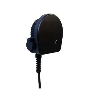 Schwarze Alphatec Wallbox Mini mit 3,5 m Kabel und Schukosteckdose für Elektroautos.
