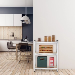 Silbernes Schwerlastregal aus Stahl mit MDF-Böden in moderner Küche. Stauraum für Vorräte, ideal für Keller, Garage.
