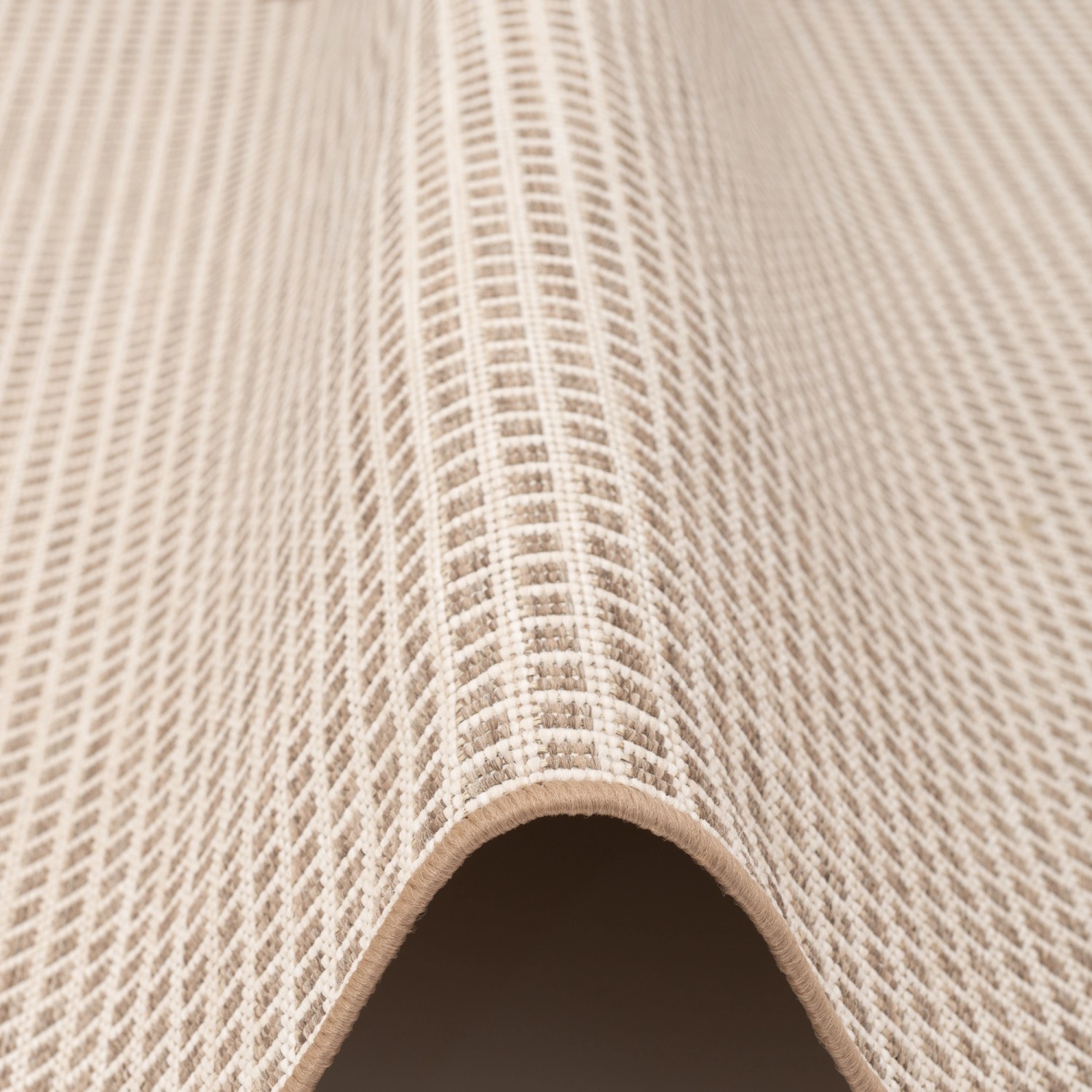Detailansicht: Runder Snapstyle In & Outdoor Teppich Oslo, beige-creme kariert, 100cm Durchmesser.