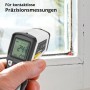 Hand misst mit STAHLWERK Infrarot-Laser-Thermometer 24.4°C an Fensterrahmen. Kontaktlose Präzisionsmessung.
