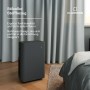 Klarstein AireLux Klimaanlage in Dunkelgrau mit Textilfront im modernen Schlafzimmer.