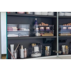 SmartStore Compact Clear XS Aufbewahrungsbox im Badezimmerschrank, gefüllt mit Kosmetik.