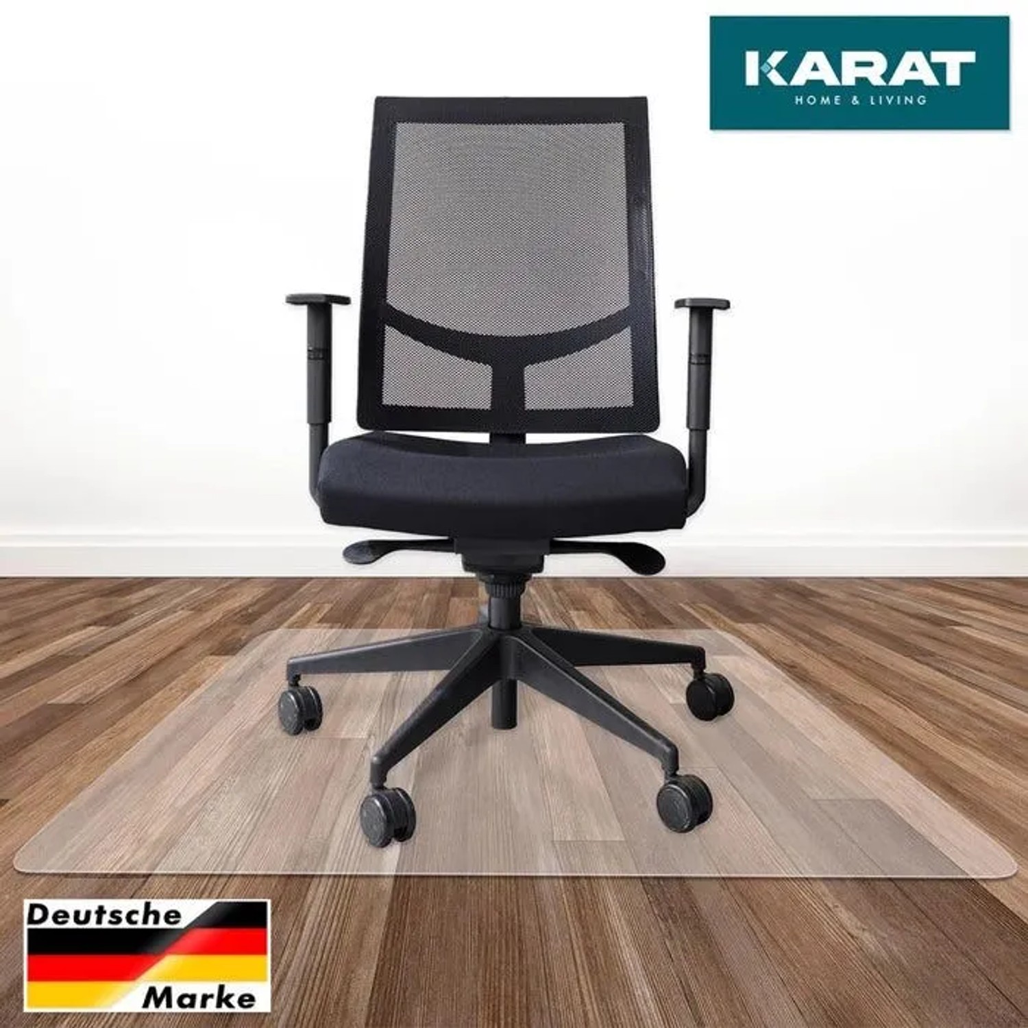 Transparente Floordirekt Bodenschutzmatte aus Polycarbonat unter Bürostuhl auf Holzboden.