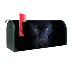 Grüner Banjado US Briefkasten mit Panther Motiv und roter Fahne.