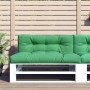 Grüne Palettenkissen (Sitz- & Rückenpolster) auf weißem Palettensofa. Bequeme Gartenauflagen aus Polyesterstoff für Outdoor.