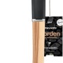 Fiskars Universalaxt Norden N10 mit Hickory-Holz Griff und schwarzem Axtkopf.