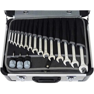 Geöffneter Famex Werkzeugkoffer 420-88 mit Werkzeug: Schraubenschlüssel und Schraubendreher.