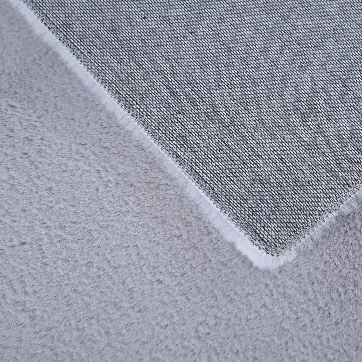 Detailansicht: Ayyildiz Kurzflorteppich Pouffy 5100 in Silber, 160x230 cm.