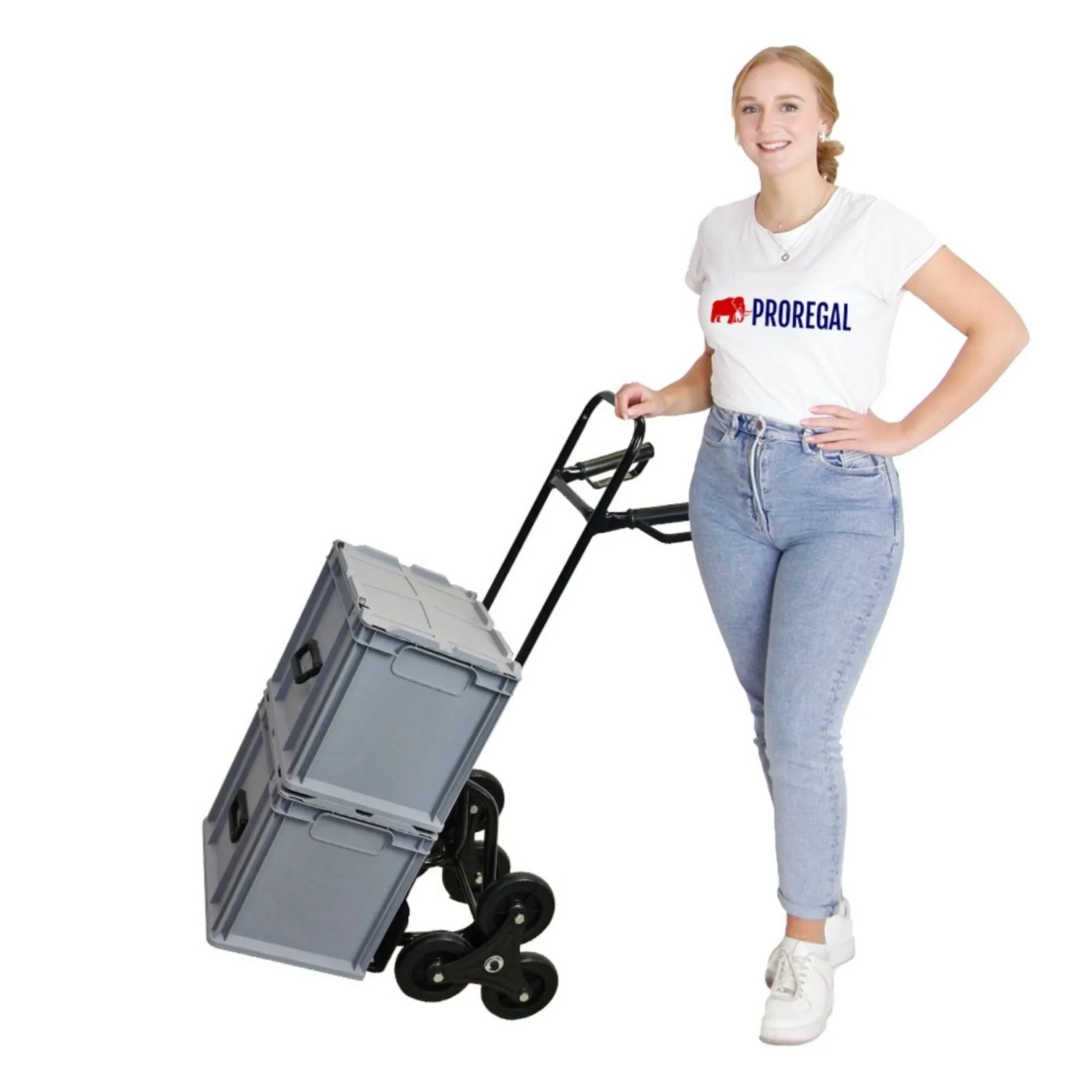 Schwarze PROREGAL Treppensackkarre ODIN mit zwei grauen Boxen und einer Frau im OBI Online-Shop.