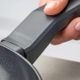 Fackelmann Bratpfanne Statement 28 cm mit ergonomischem Griff, Detailaufnahme.