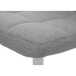 Detailansicht: Hellgrauer MCW Esszimmerstuhl Cadiz (6er-Set) mit Stoffbezug und Ziernähten.