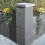 Graues Gartenmauer Pfeilerelement 37x37x20 cm als Teil eines Mauersystems.
