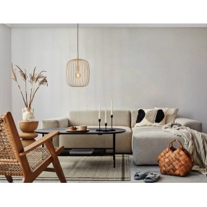 Sandfarbene Eglo Pendelleuchte Romazzina mit filigranem Lampenschirm im Wohnraum.