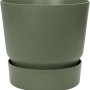 Runder, laubgrüner Elho Greenville Blumentopf (Ø 47 cm) mit integriertem Untersetzer.