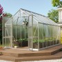 Vitavia Gewächshaus Olymp 11500 aus Alu mit Fundamentrahmen, auf Holzterrasse im Garten.