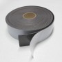 Climapor Isotape selbstklebend, Rolle mit grauer Isolierung und Schutzfolie für Heizungsrohre.