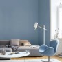Wohnraum in Grau-Blau mit Alpina Feine Farben No. 14 Ruhe des Nordens® edelmatt gestrichen.