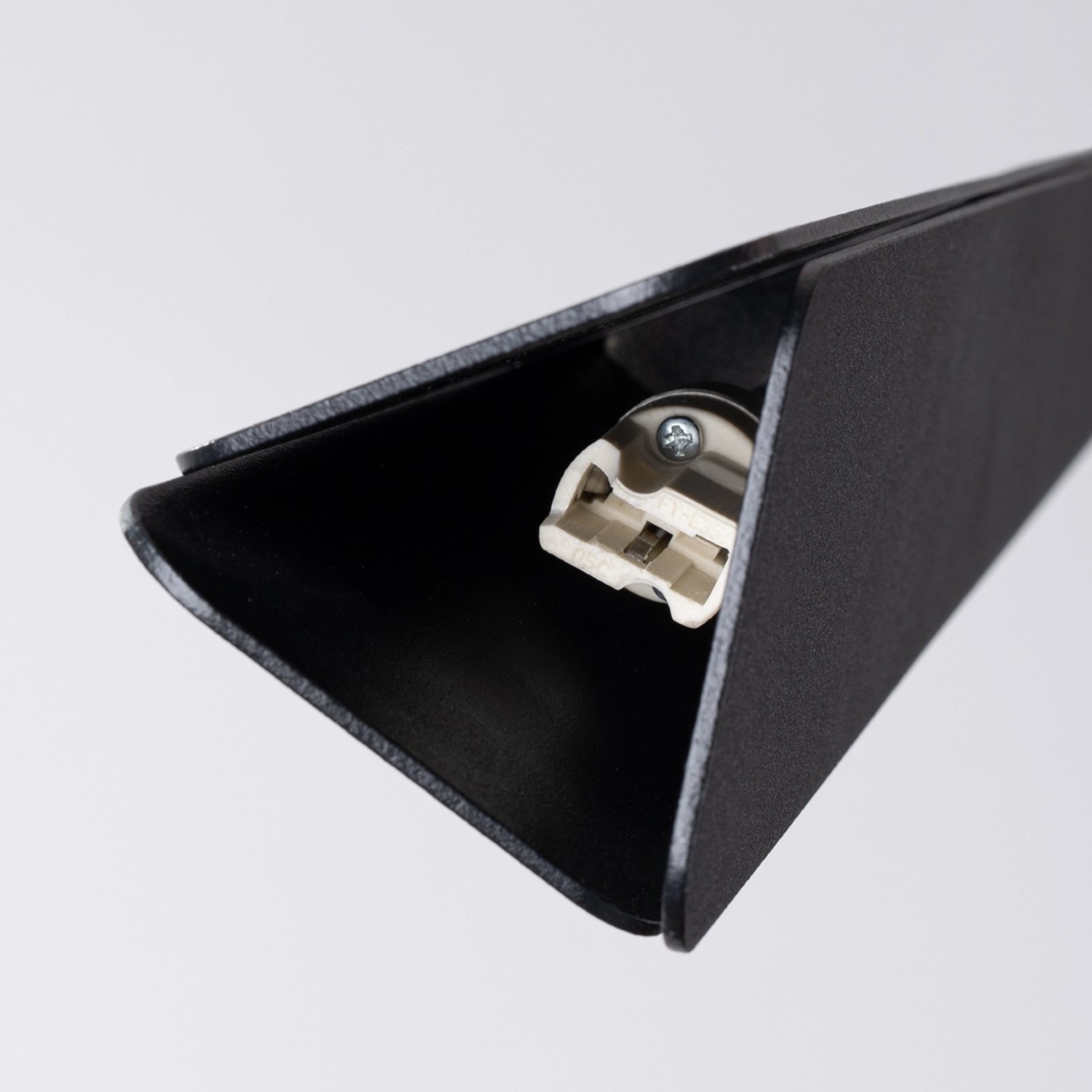 Detailaufnahme der schwarzen Sollux Lighting Hängeleuchte Prysm 1 mit G9 Fassung.