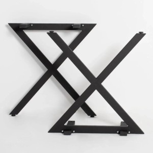 Schwarz lackiertes Metall Tischgestell im X-Design mit Querbalken (2er Set) für Esstische.