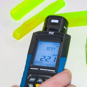PCE Instruments Geigerzähler RAM 10 zur Messung von Strahlung mit LCD-Display.
