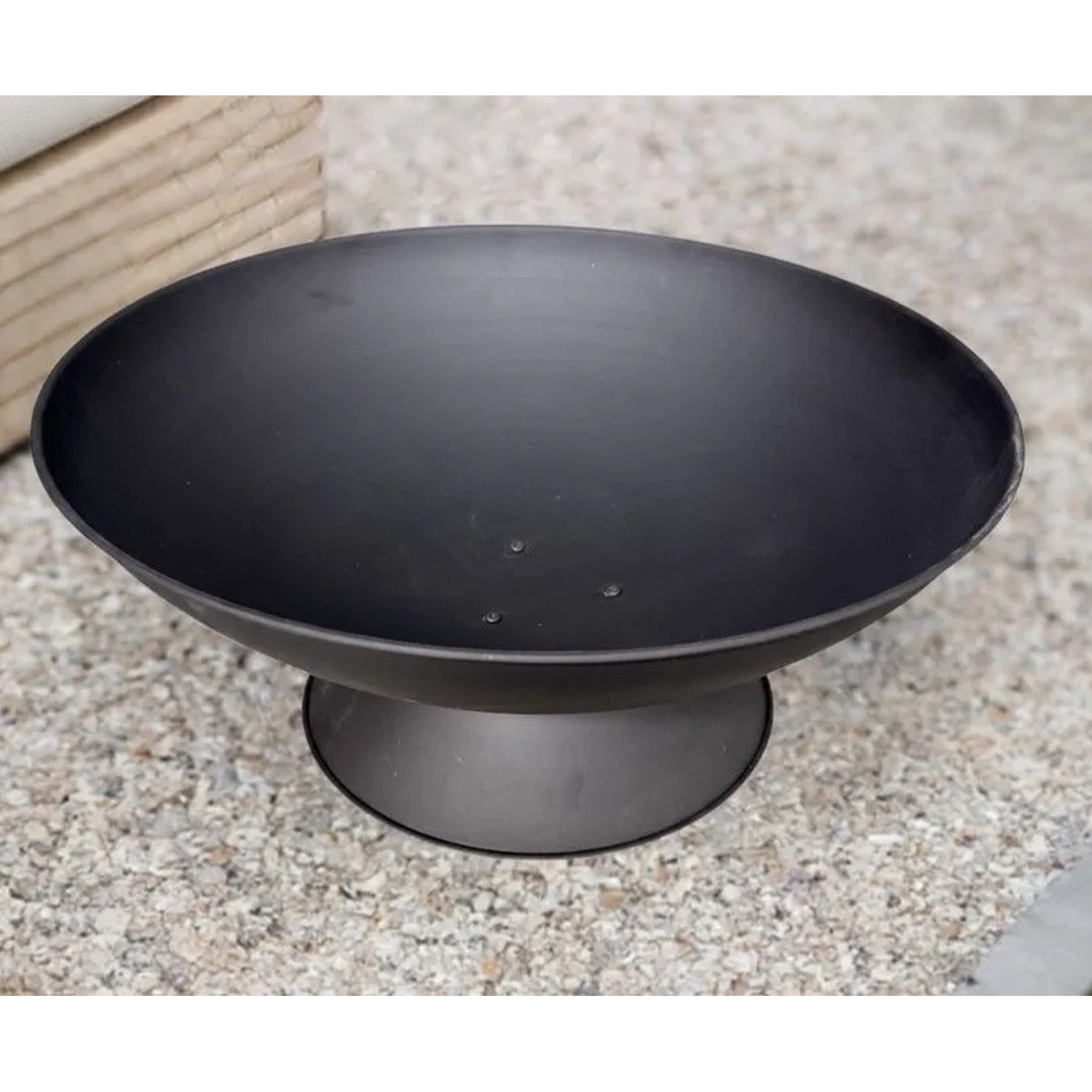 Schwarze Jet-Line Feuerschale Indio (Ø 60 cm) aus Metall mit Sockel für Garten & Terrasse.