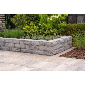 Diephaus Terrassenplatte Alira Muschelkalk, hellbeige, großformatig, auf einer modernen Terrasse verlegt. Ideal für Garten & Gehweg.