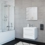 Badezimmer mit Jokey Spiegelschrank Ampado, 60 cm, weiß hochglanz, mit LED-Beleuchtung.