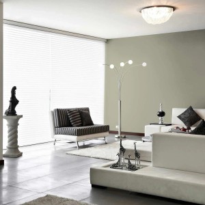 Modernes Wohnzimmer mit Wand in Tadessi Wandfarbe Jadegrün Matt. Grüne Dispersionsfarbe für stilvolle Wände.