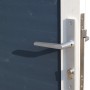 Detailaufnahme: Anthrazitfarbenes Gartenhaus Woodline Pent mit Türgriff und Schloss.