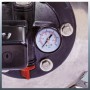 Detailaufnahme: Einhell GC-WW 1250 NN Hauswasserwerk mit Manometer.
