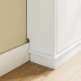 Detailaufnahme: Weißer SoBuy Schuhschrank (FSR215-W) mit Sockelleisten-Fräsung für bündige Wandmontage.